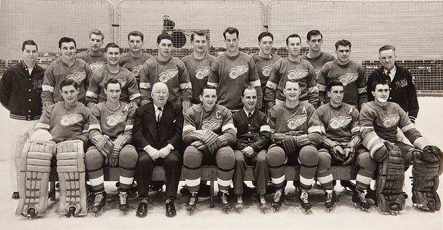 Team photo of the 1952 Detroit Red Wings