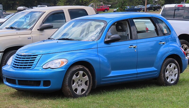 File:2008 Chrysler PT Cruiser LX, front left, 08-07-2022.jpg