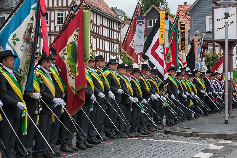 File:2012-08-16 Grenzgang in Biedenkopf Aufstellung Marktplatz IMG 0291.jpg