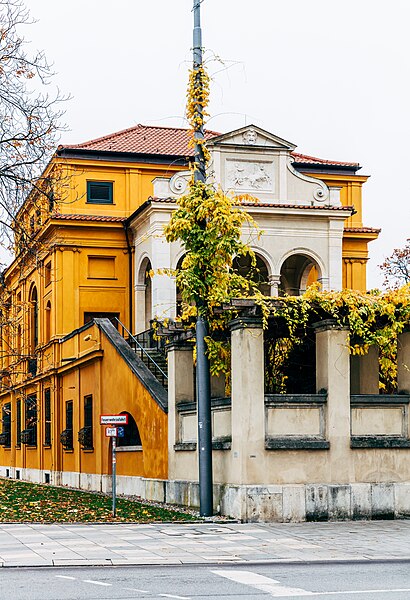 File:2019-11-16, Seitenflügel, Lenbachpalais, München, IMG 7538 edit Christoph Braun.JPG