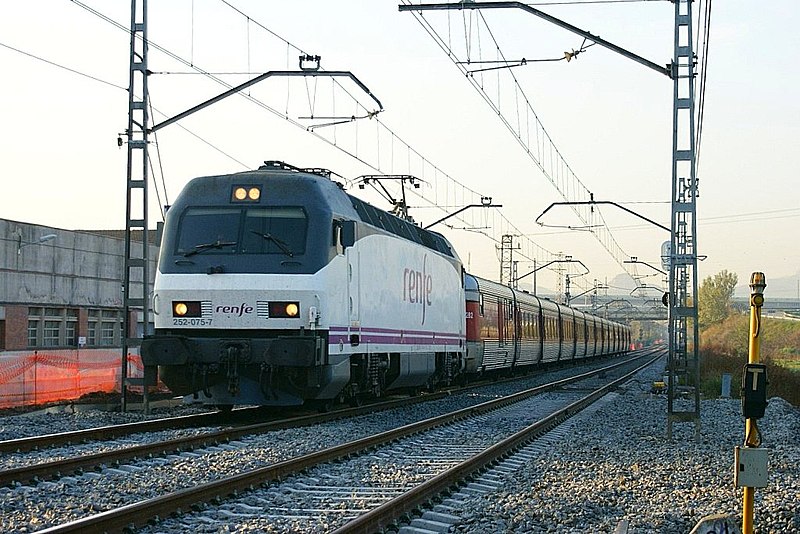 File:252075 Renfe Catalan Talgo - Mollet del Valles - 23-11-2009 - Luis Zamora.jpg