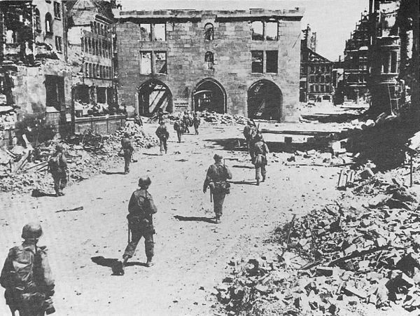 Soldiers of the US 3rd Infantry Division in Nuremberg on 20 April