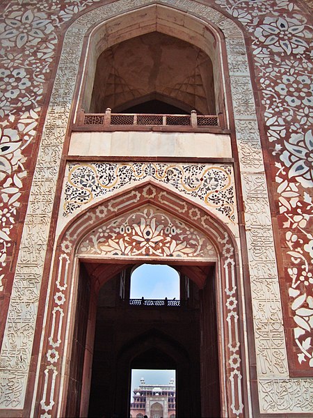 File:Akbar's Tomb Sikandara 059.jpg