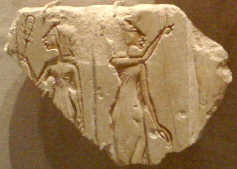 File:AmarnaRelief-TwoAmarnaPrincesses-OneWithSistrum01 BrooklynMuseum.png