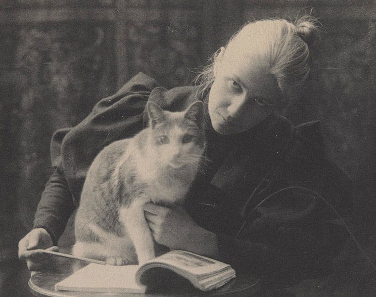 File:Amelia C. Van Buren with a Cat (cropped).jpg