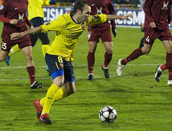 Iniesta playing against Rubin Kazan in the UEFA Champions League, October 2009