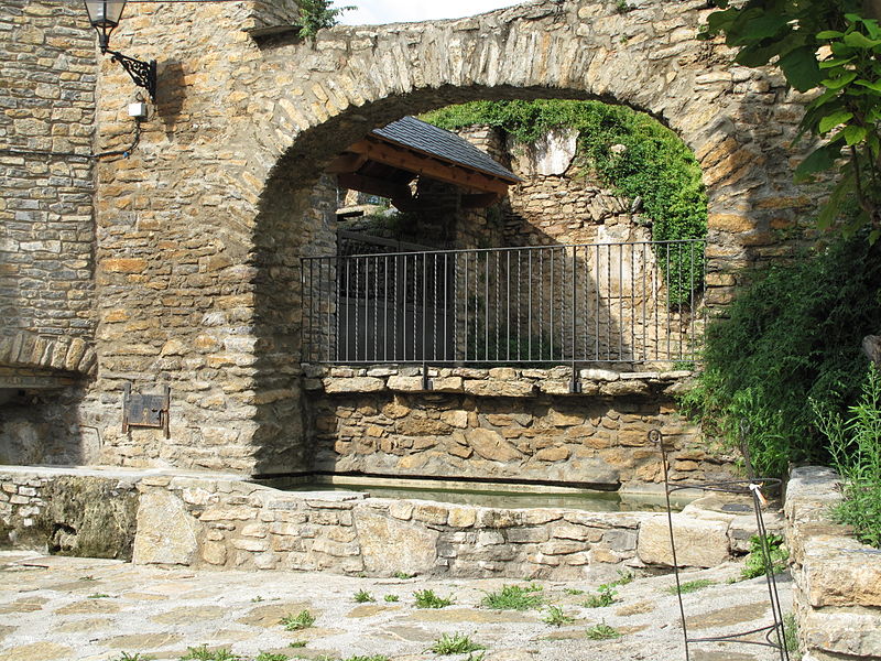 File:Arcada de l'abeurador.JPG