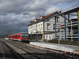 Rhein Bahnhof Wörth: Geschichte, Lage und Ausstattung, Betrieb