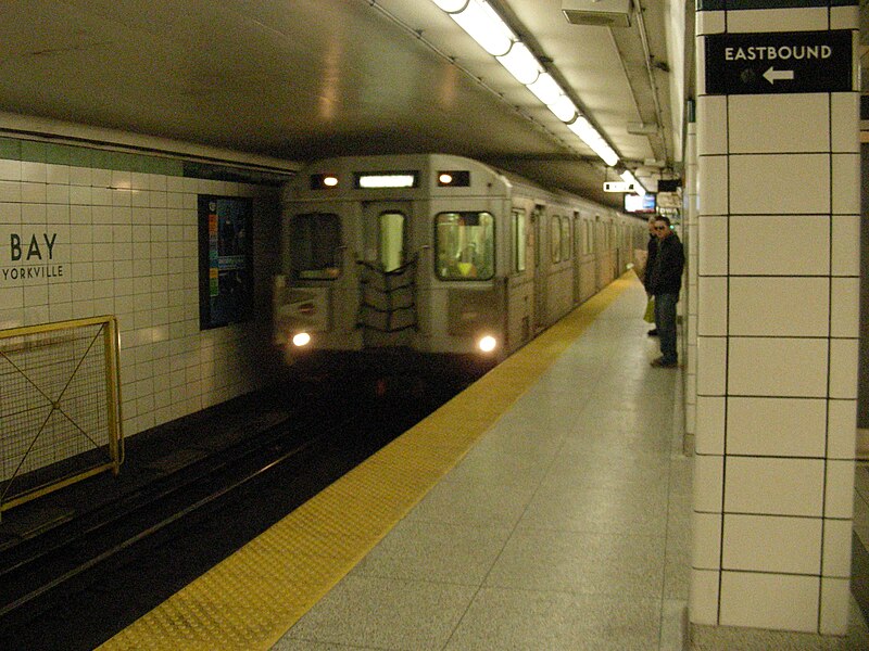 File:Bay TTC subway station 2335432759.jpg