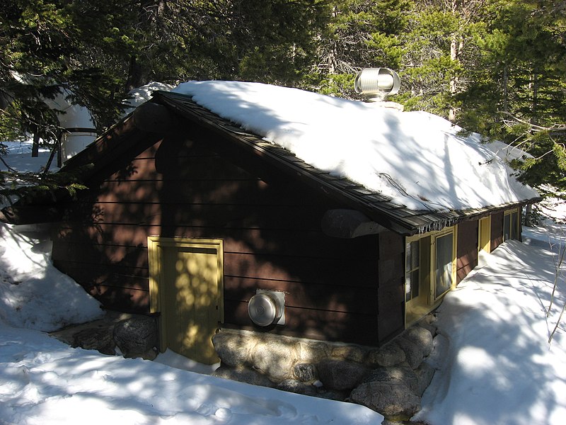 File:Bear Lake Comfort Station.jpg