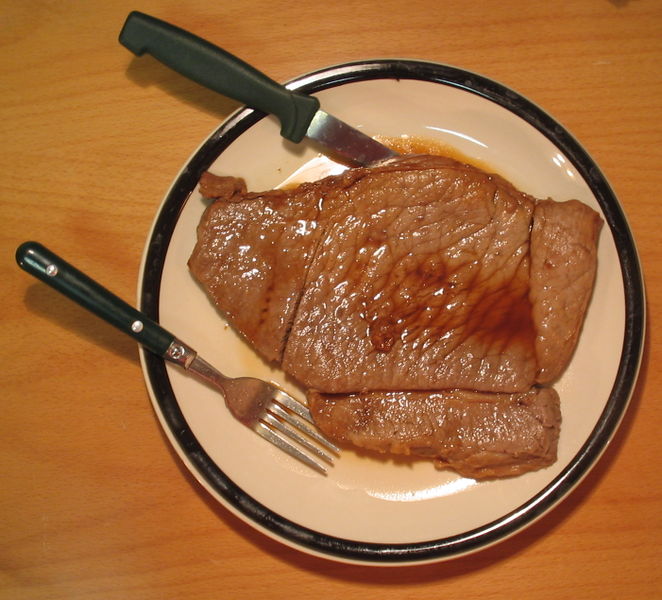 صورة:Beef round top round steak, cooked.jpg