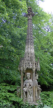 High Cross Replica in the gardens Berkelysquarestatue.JPG