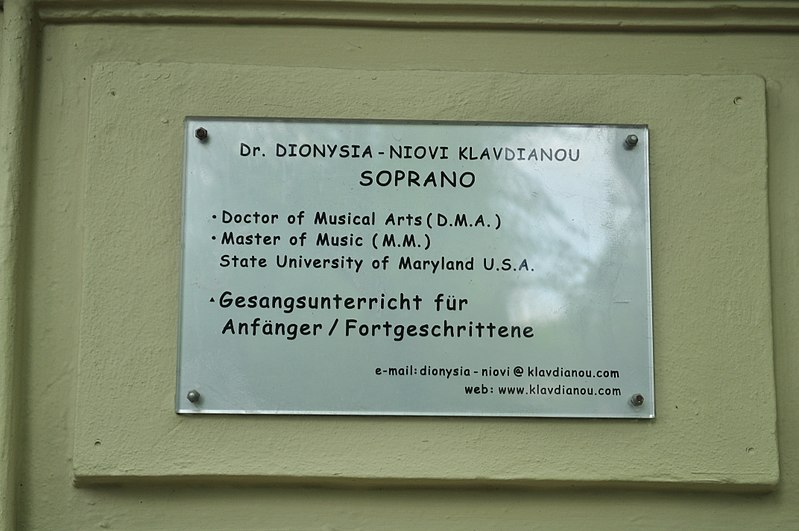 File:Berlin-Prenzlauer Berg - sign for a voice teacher in Wörther Straße.jpg