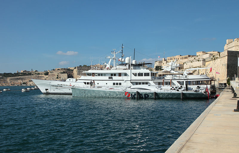 File:Birgu-large-yacht.jpg