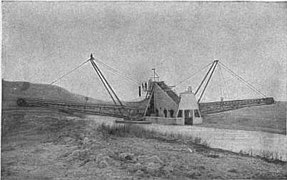 Photo ancienne montrant le Drainage d'un canal du lac Copaïs avec levée de terre, par les Britanniques en 1911.
