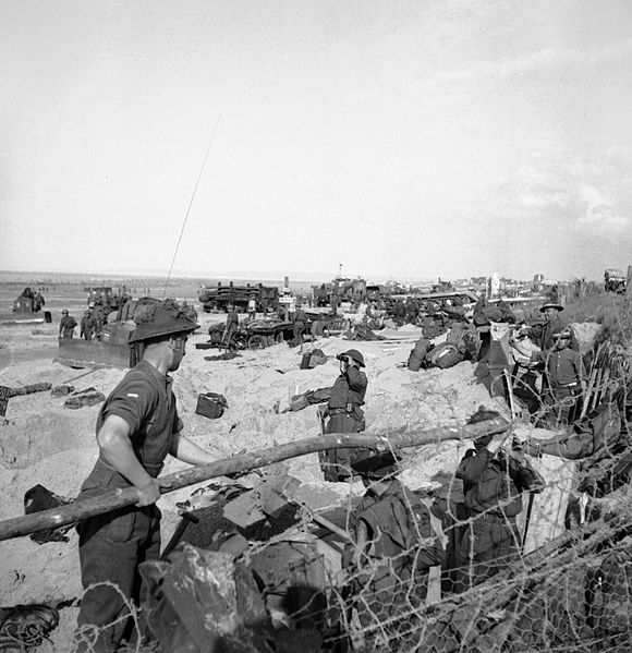 File:British troops and naval beach parties on Sword Beach in Normandy on D-Day, 6 June 1944. B5116.jpg