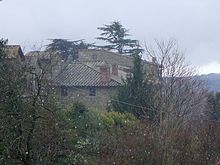 Bucine, nevica sul palazzo podestarile della frazione di San Pancrazio, del XVII secolo, tristemente noto per l'eccidio nazista del 1944[6]