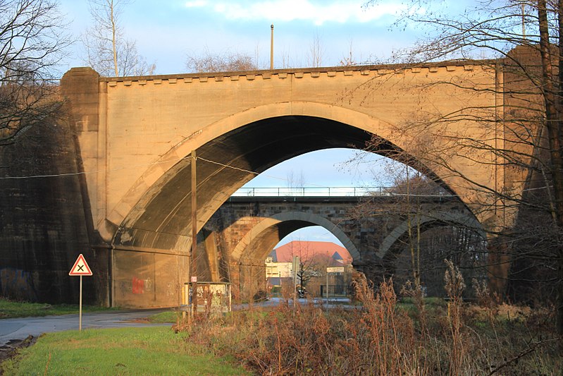 File:Budyšin – železniskej mostaj přez Albrechtowku.jpg