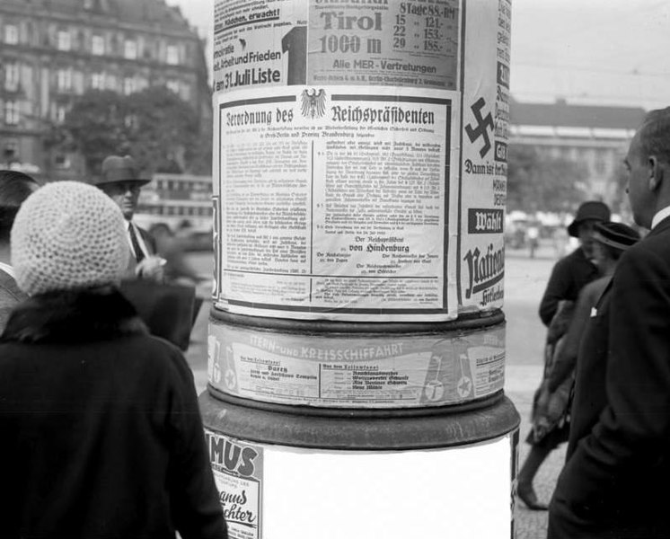 ファイル:Bundesarchiv Bild 102-13680, Berlin, Verordnung über Ausnahmezustand.jpg