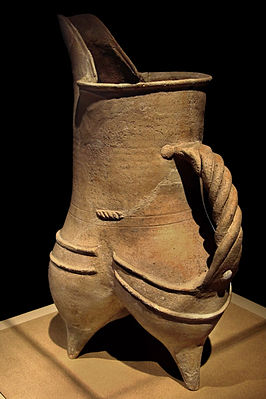 White pottery pitcher from the Shandong Longshan culture, 2500–2000 BC
