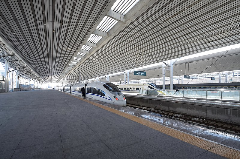 File:CRH380BG-5803 EMU at Dandong Railway Station.jpg