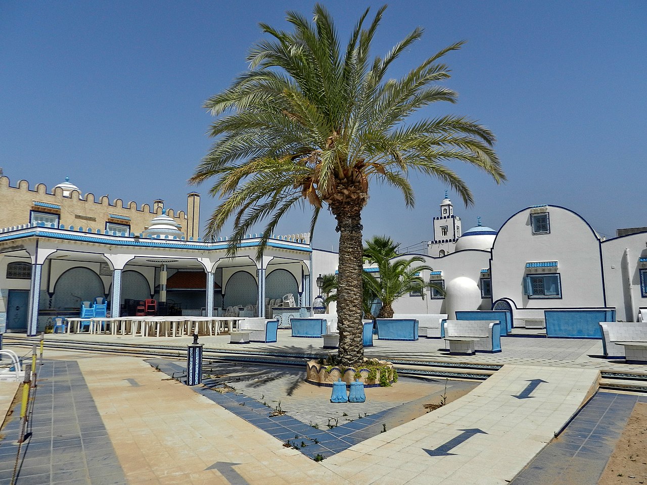 1280px-Cafe_Sidi_Boussaid_-_panoramio.jpg