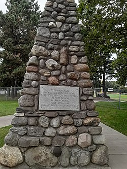 Cairn commemorating the Erie and Ontario Railway.jpg