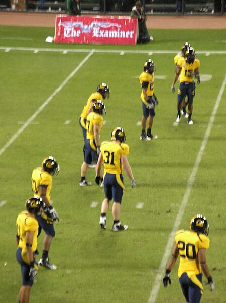 File:Cal prepares to kick off at 2008 Emerald Bowl.JPG