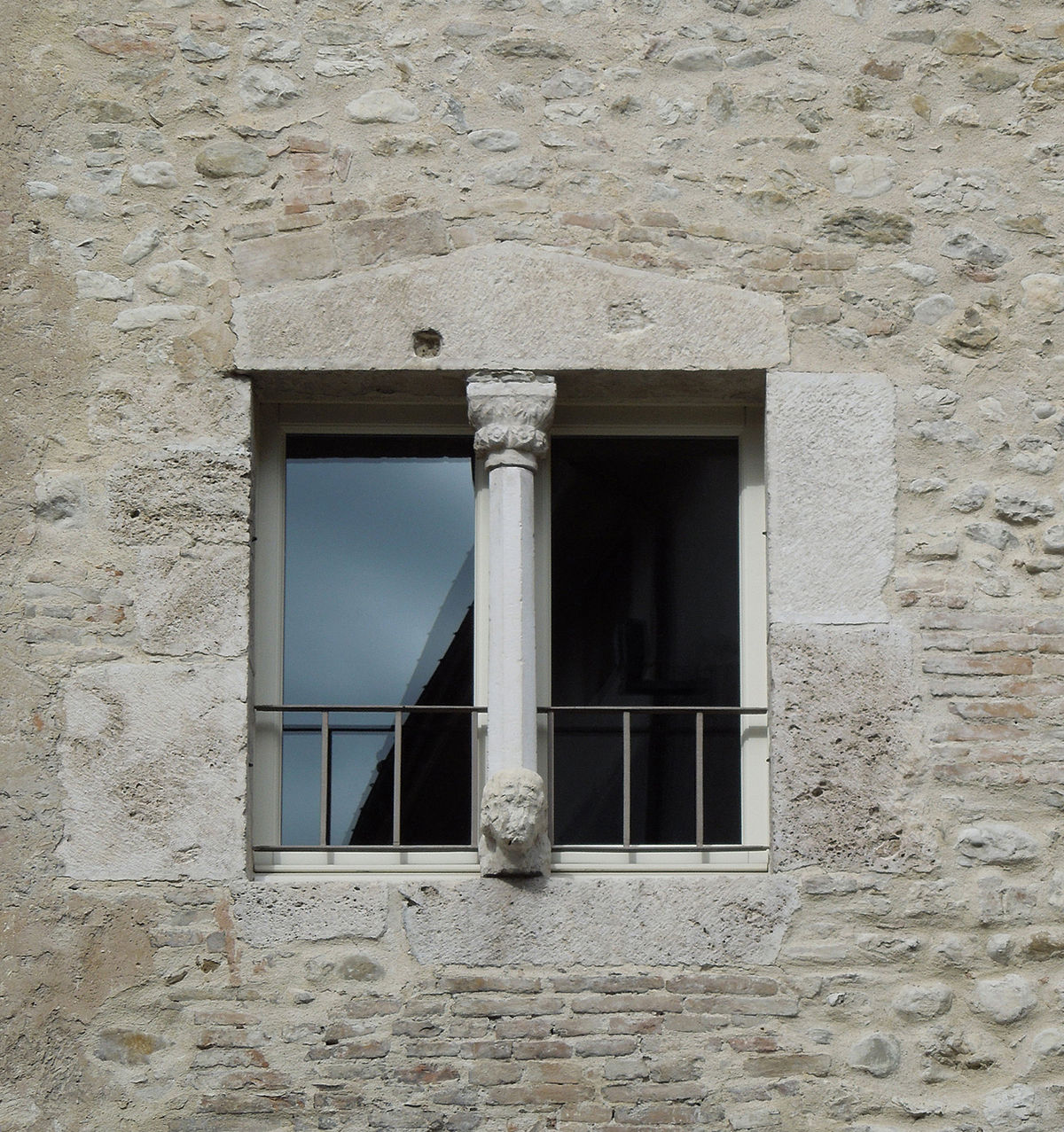 File:Casa dei Melatino - Finestra.jpg - Wikipedia