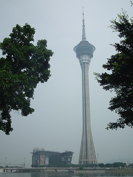 File:Centro de Convenções e Entretenimento da Torre de Macau.JPG