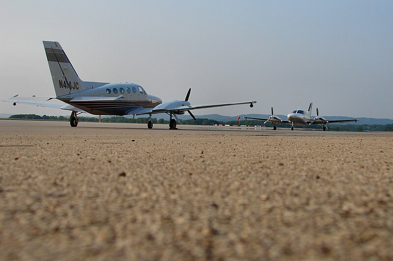 File:Cessna 414 (287394983).jpg