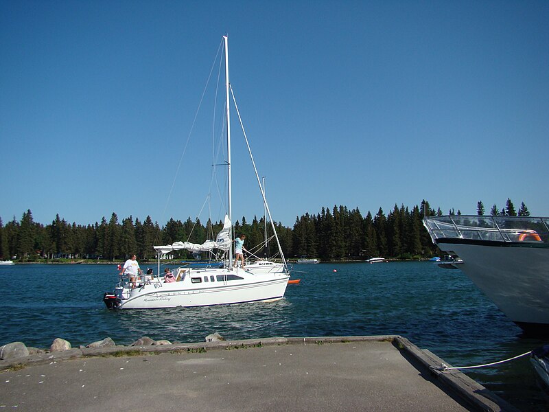 File:Clear Lake Riding Mountain National Park Manitoba Canada (7).JPG