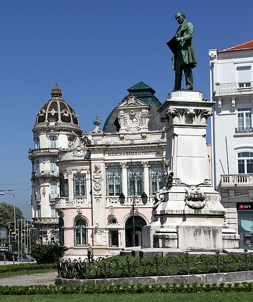 File:Coimbra-14-Largo Portagem-2011-gje.jpg