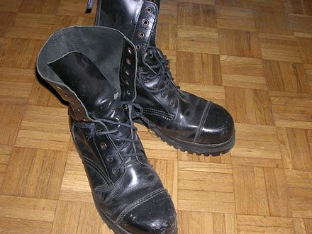 Boots similar to the older IDF combat boots
