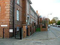 Commonweal School, la Butikcentro, Swindon - geograph.org.uk - 597946.jpg