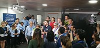 Desarrollo de la jornada dentro del Centro de Computos de la consulta ciudadana en las instalaciones de la Universidad de Santiago. En la imagen se aprecia un punto de prensa con la llegada de alcaldes miembros de la ACHM.