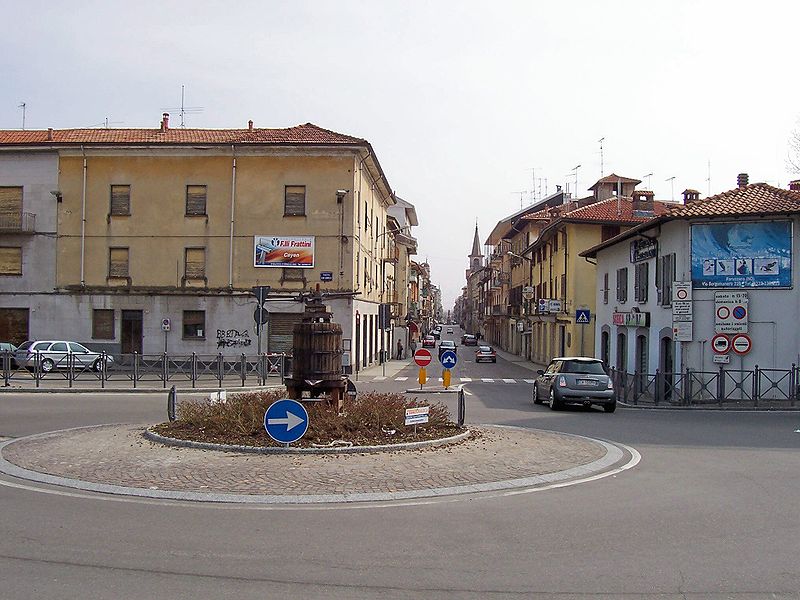 File:Corso Garibaldi.jpg