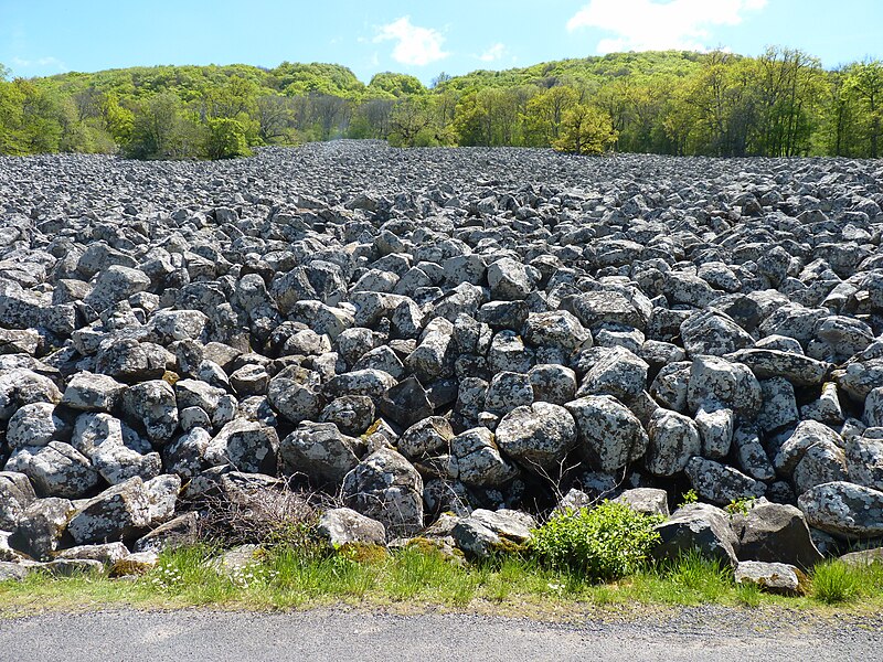 File:Coulée de lave de Roquelaure P1080532.jpg