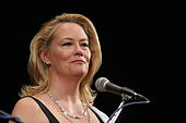 Cybill Shepherd.jpg