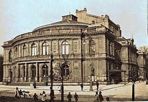 Düsseldorf, Stadttheater und späteres Opernhaus an der Alleenstraße, Außenansicht, erbaut von Giese von 1873 bis 1875, farbiger.jpg