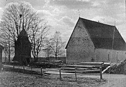 Kyrkan på foto före ombyggnaden 1909.