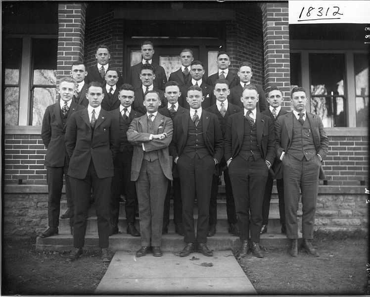 File:Delta Upsilon convention delegates 1919 (3190609279).jpg