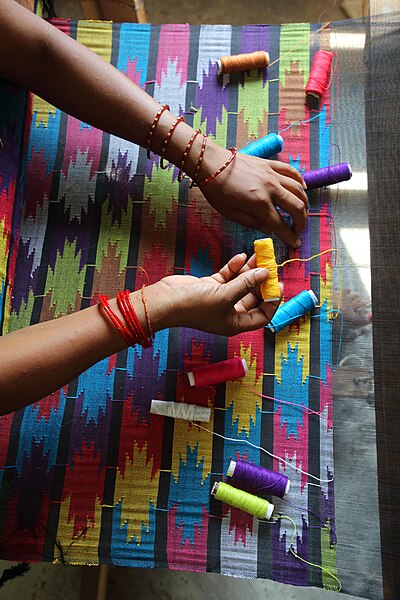 File:Dhaka Weaving Center, Nepal (10692123155).jpg
