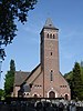 Parochiekerk Sint-Petrus en Sint-Paulus met kerkhof