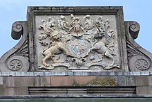 The Royal coat of arms on the parapet Downpatrick Courthouse (02), August 2009.JPG