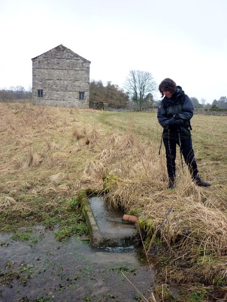 File:Drinking trough - geograph.org.uk - 1742745.jpg