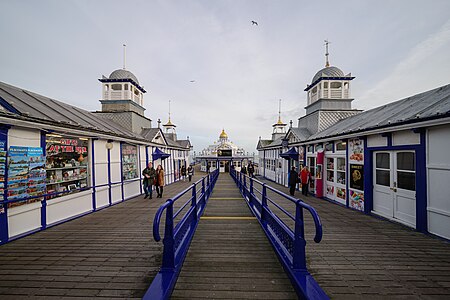 Fail:Eastbourne Pier March 2017 05.jpg