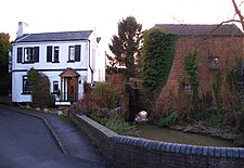 The millstream at Eathorpe with the abandoned mill to the right and Millhouse to the left EathorpeMill.jpg