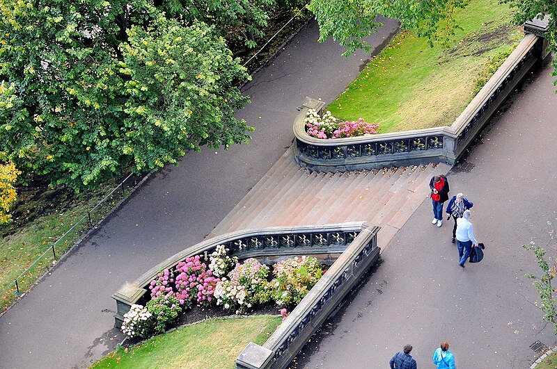 File:Edinburgh, Scott Monument (38617324691).jpg