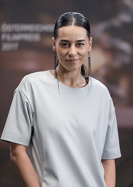 File:Edita Malovčić Österreichischer Filmpreis 2017 2.jpg